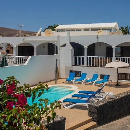 Stunning 6-bed In * Playa Blanca (Lanzarote)