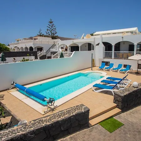Stunning 6-bed In Villa *