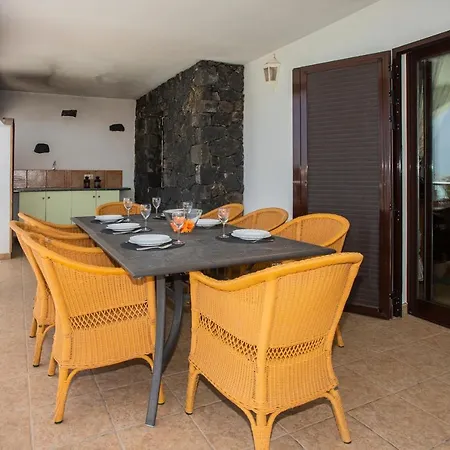 Stunning 6-bed In