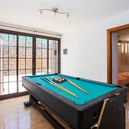 Villa Stunning 6-bed In *