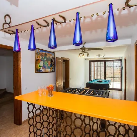 Stunning 6-bed In *