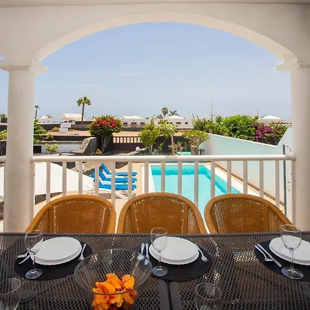 Stunning 6-bed In Villa Playa Blanca (Lanzarote)