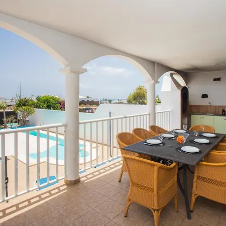 Villa Stunning 6-bed In *