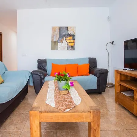 Stunning 6-bed In * Playa Blanca (Lanzarote)