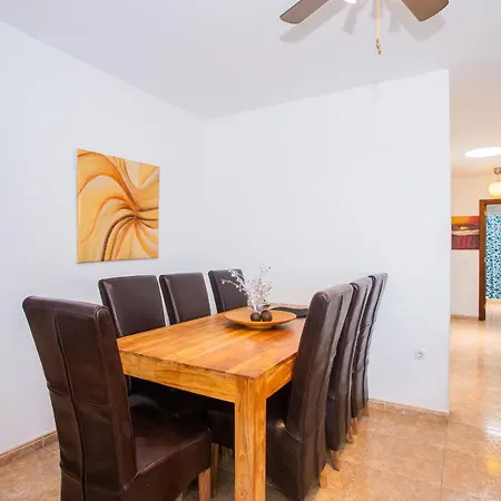 Stunning 6-bed In Villa Playa Blanca (Lanzarote)