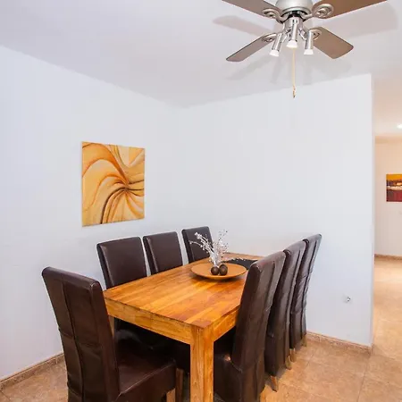 Stunning 6-bed In Playa Blanca (Lanzarote)
