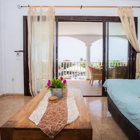 Stunning 6-bed In *